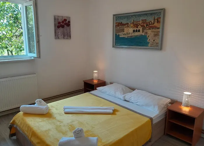 Urlic Apartment *