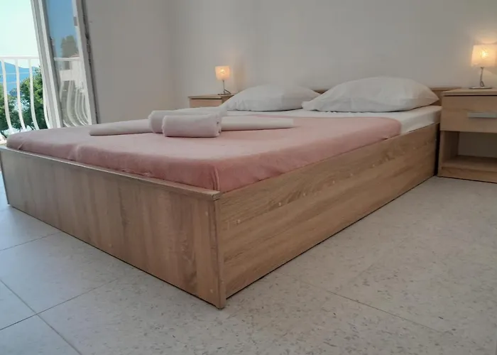 Urlic Apartment *