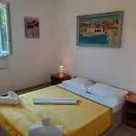 Urlic Apartment *